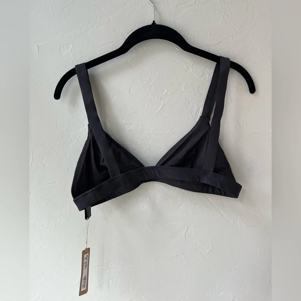 SKIMS SIGNATURE SWIM FIXED TRIANGLE BIKINI TOP ONYX M L